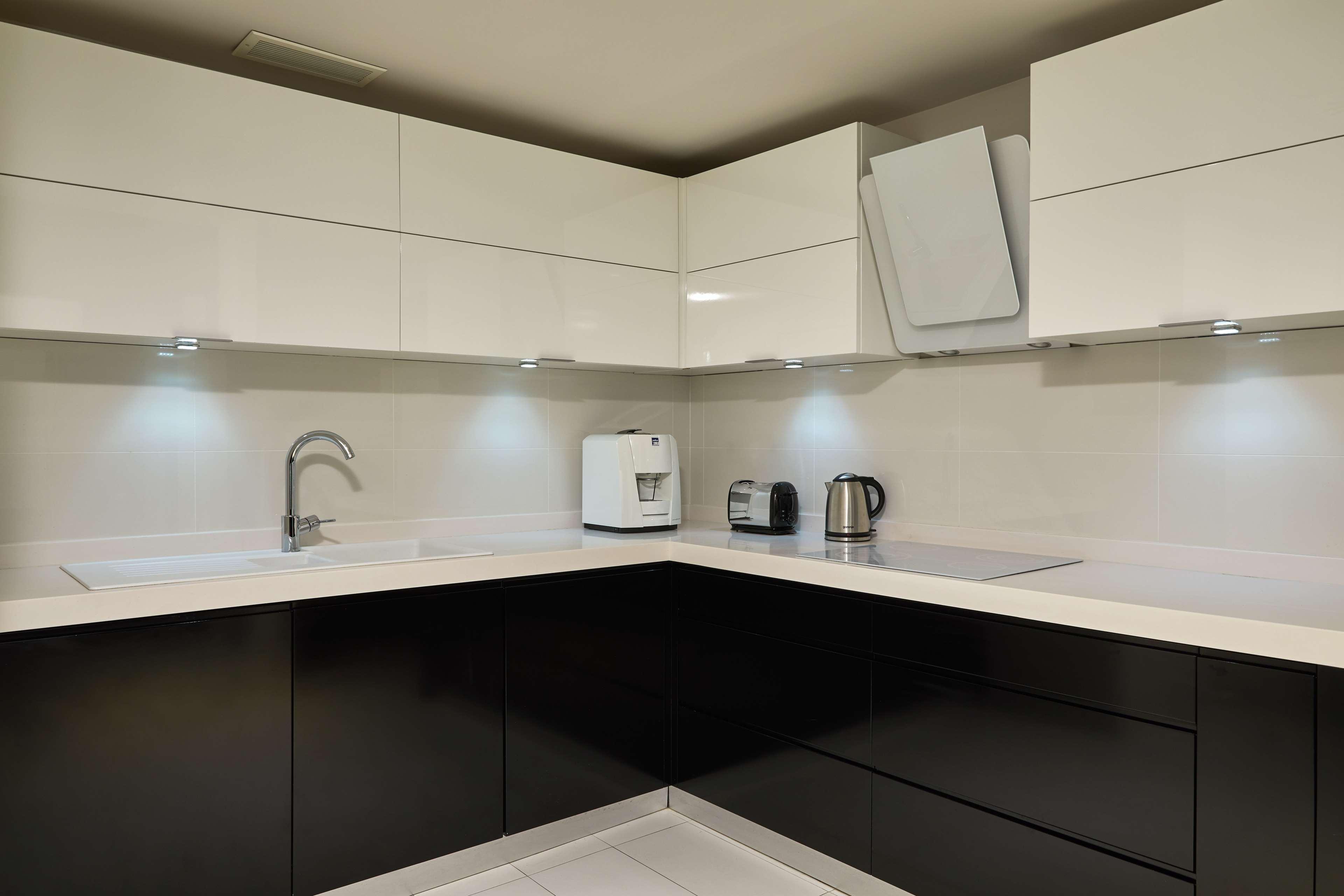Hotel Hyatt Regency Belgrado Esterno foto A modern kitchen