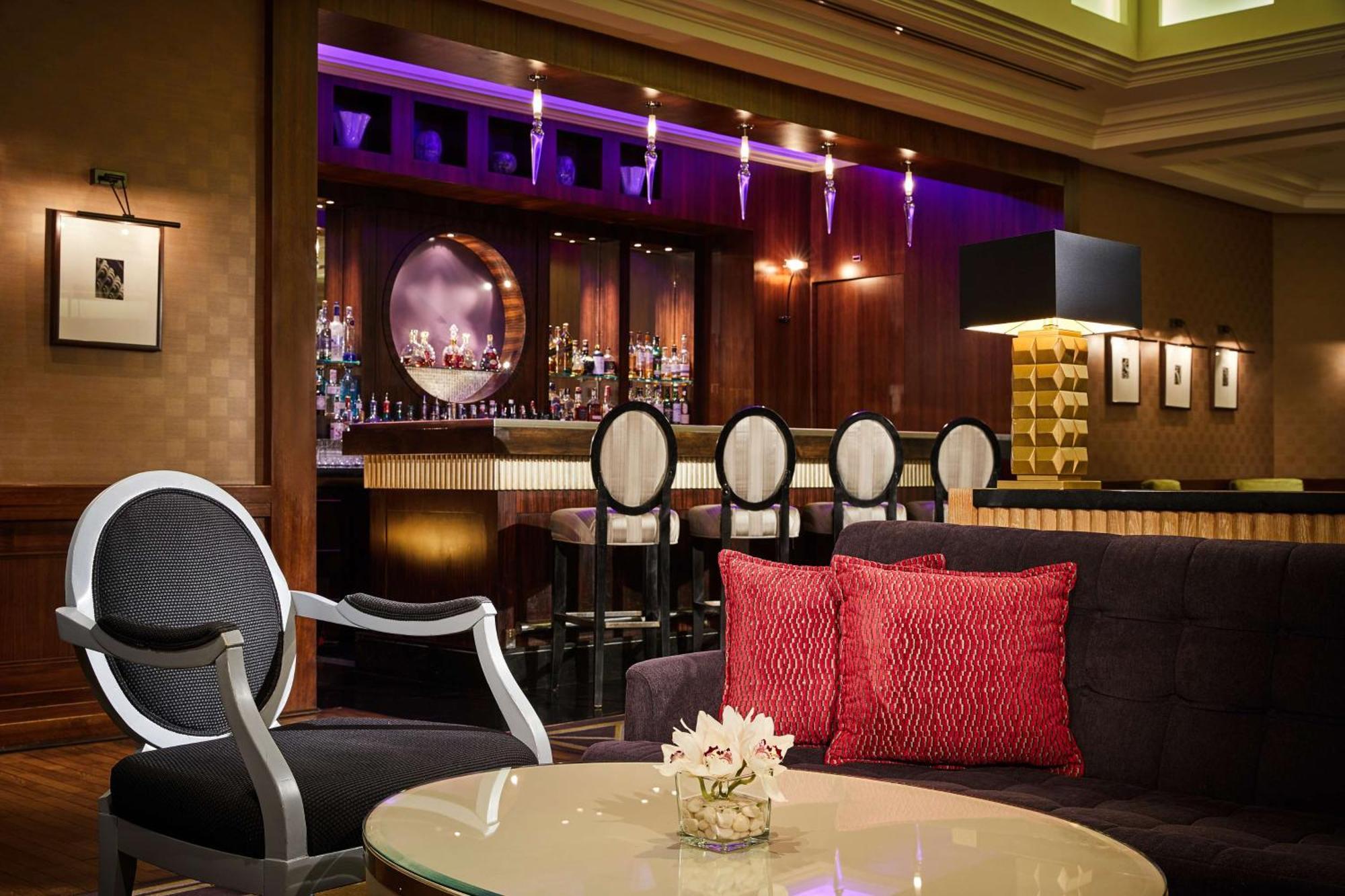 Hotel Hyatt Regency Belgrado Esterno foto The bar at the hotel