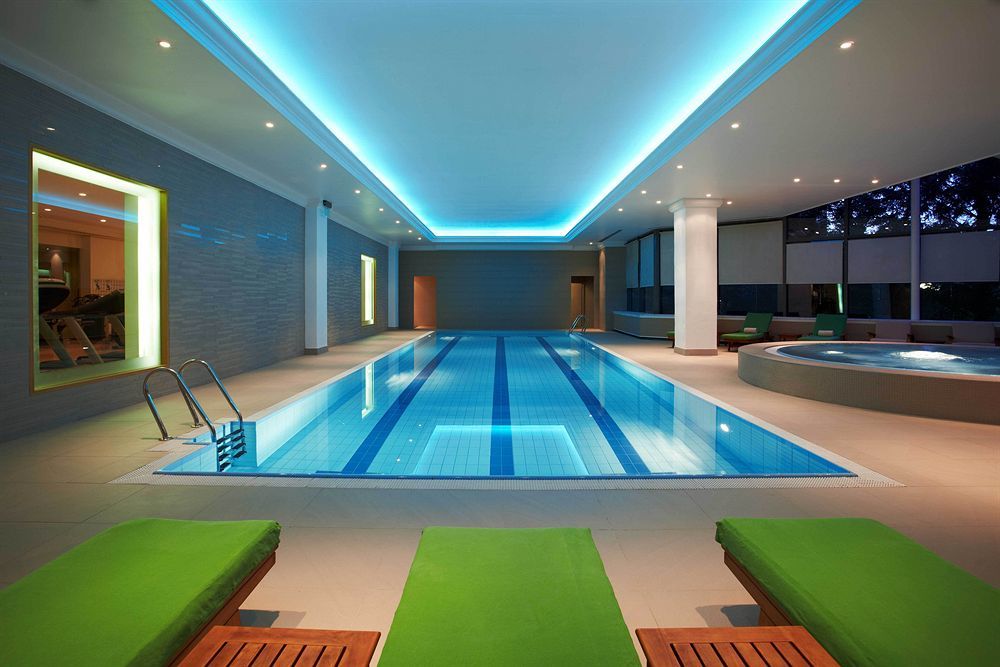 Hotel Hyatt Regency Belgrado Esterno foto The swimming pool at the Mandarin Oriental, Munich